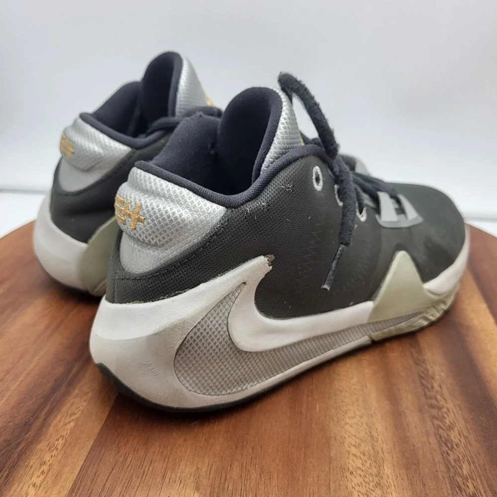 Nike Zoom Freak 1 Basketball Shoes Boys Size 5‎ Y Smoke Grey Sneakers BQ5633-050